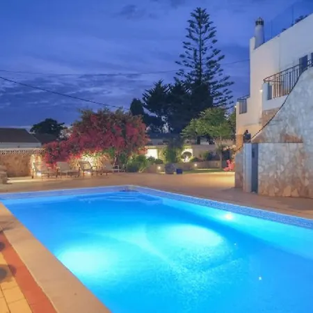 Beautifully Renovated Casa With Swimming Pool Apartment *