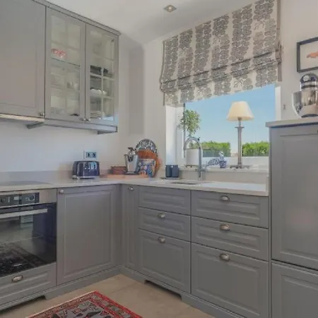 Beautifully Renovated Casa With Swimming Pool Apartment *