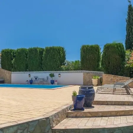 Апартаменты Beautifully Renovated Casa With Swimming Pool
