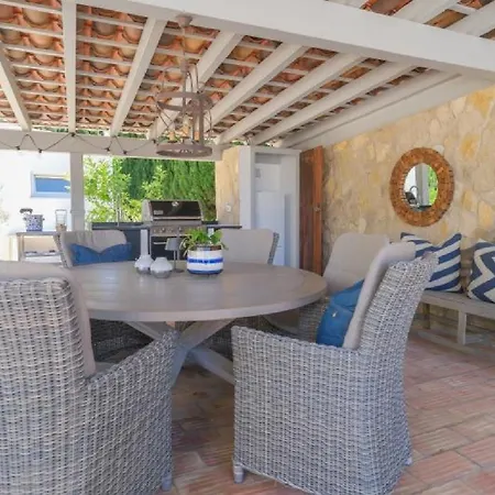 Апартаменты Beautifully Renovated Casa With Swimming Pool *