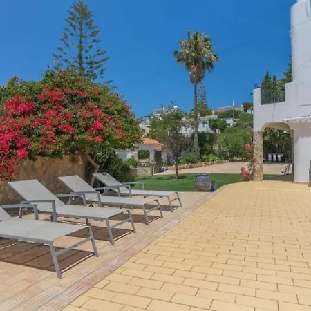 Апартаменты Beautifully Renovated Casa With Swimming Pool *