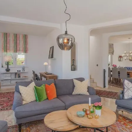 Апартаменты Beautifully Renovated Casa With Swimming Pool Албуфейра