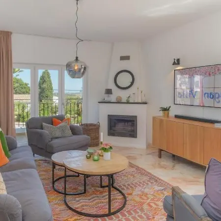 Beautifully Renovated Casa With Swimming Pool Албуфейра